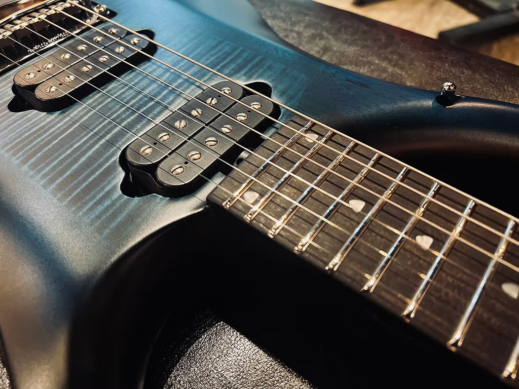 Ernie Ball Music Man Majesty Blue Silk