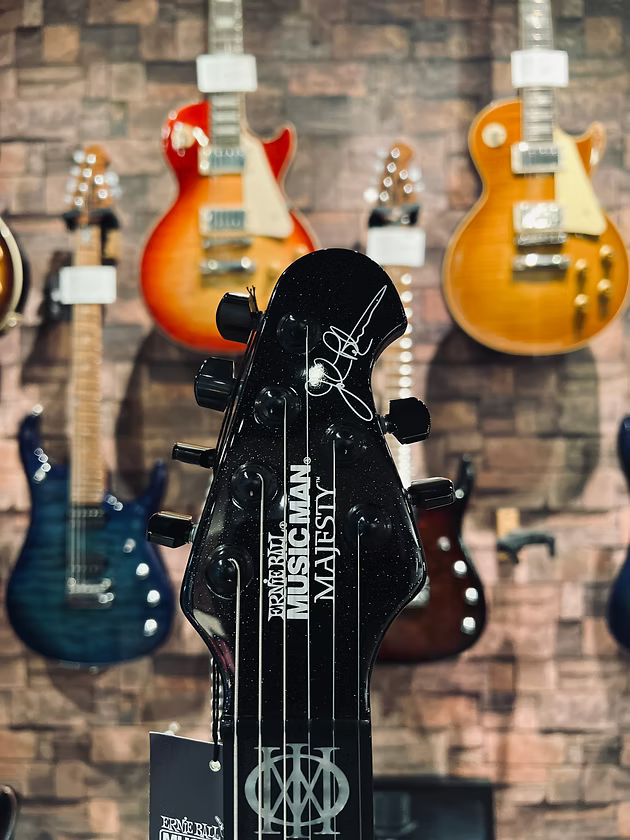 Ernie Ball Music Man Majesty Black Frost