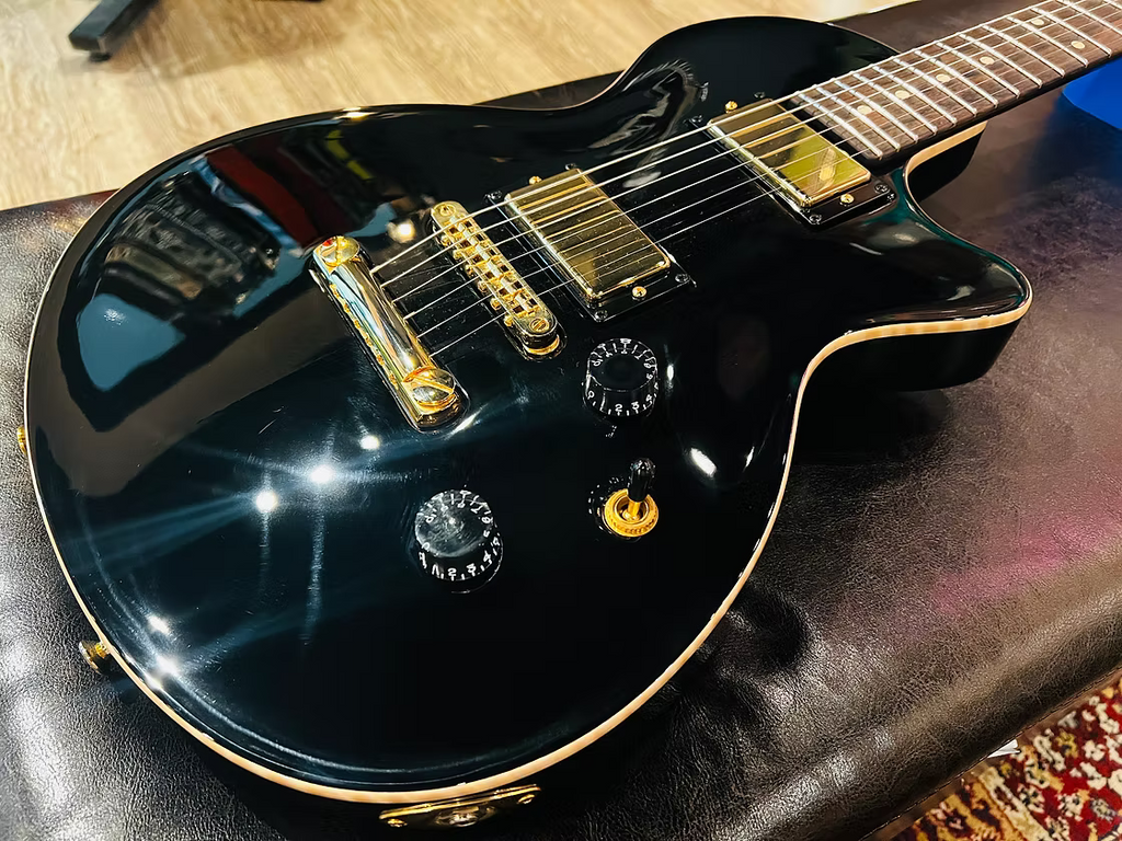 [Pre Owned] Tom Anderson Bobcat in Black with Binding (Shorty)