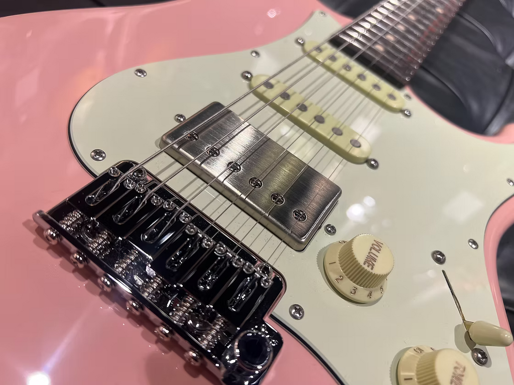 Suhr Classic S Dealer Select Shell Pink