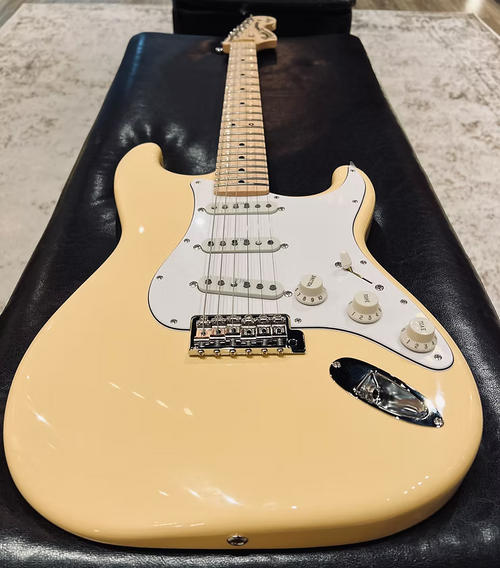 Fender Yngwie Malmsteen Stratocaster in Yellow White