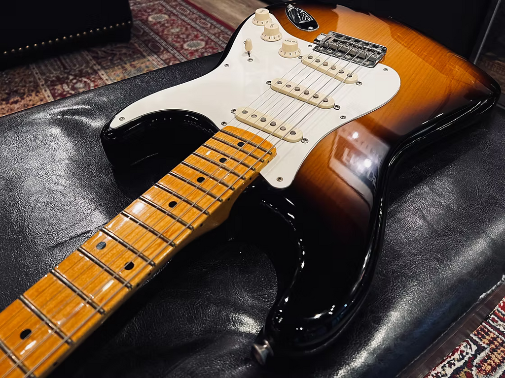 [Pre Owned] Fender Eric Johnson Stratocaster in 2-Tone Sunburst