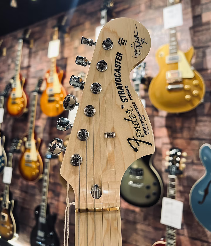 Fender Yngwie Malmsteen Stratocaster in Yellow White