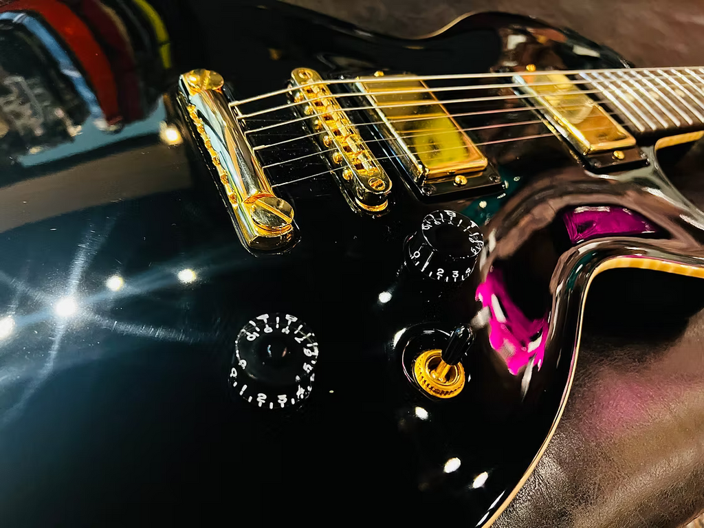 [Pre Owned] Tom Anderson Bobcat in Black with Binding (Shorty)
