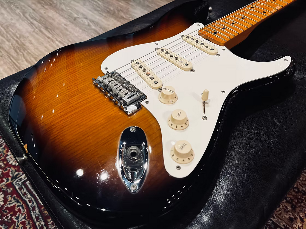 [Pre Owned] Fender Eric Johnson Stratocaster in 2-Tone Sunburst