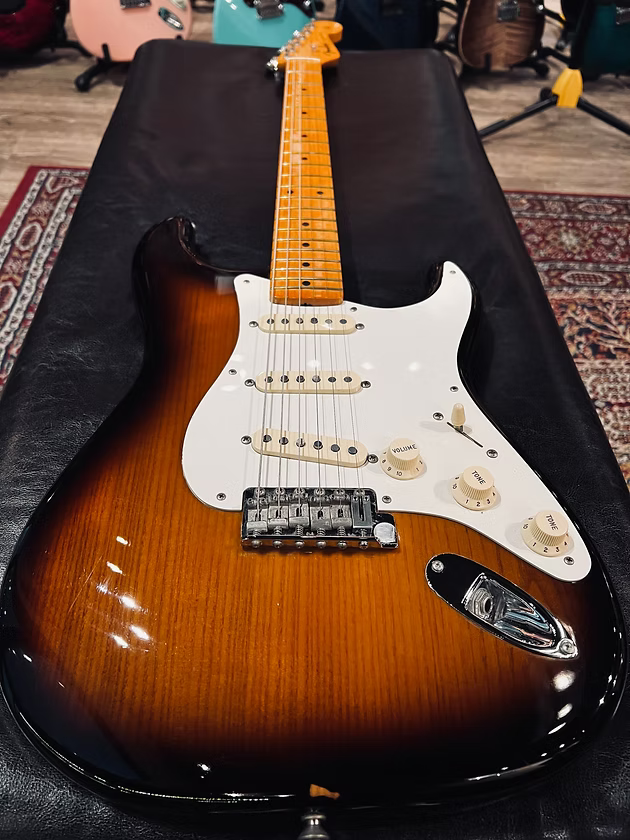 [Pre Owned] Fender Eric Johnson Stratocaster in 2-Tone Sunburst