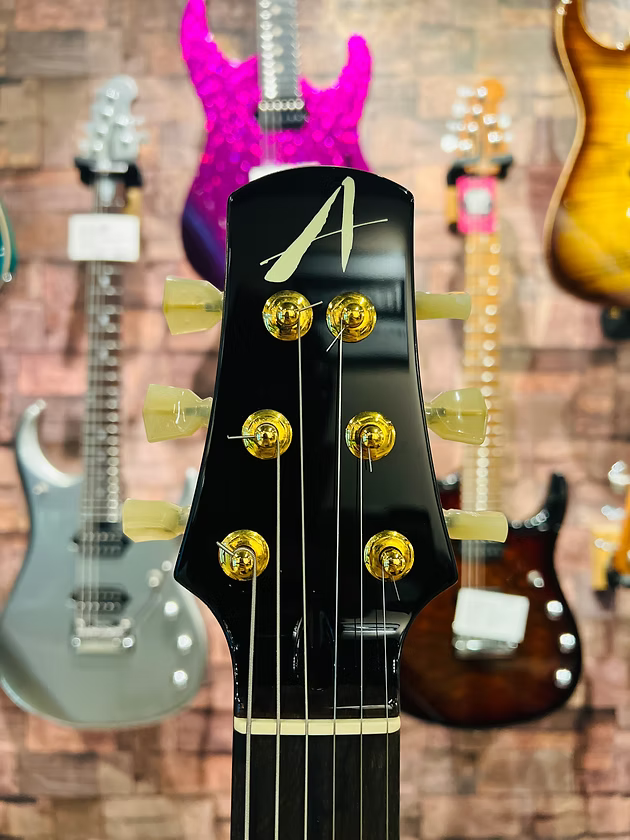 [Pre Owned] Tom Anderson Bobcat in Black with Binding (Shorty)