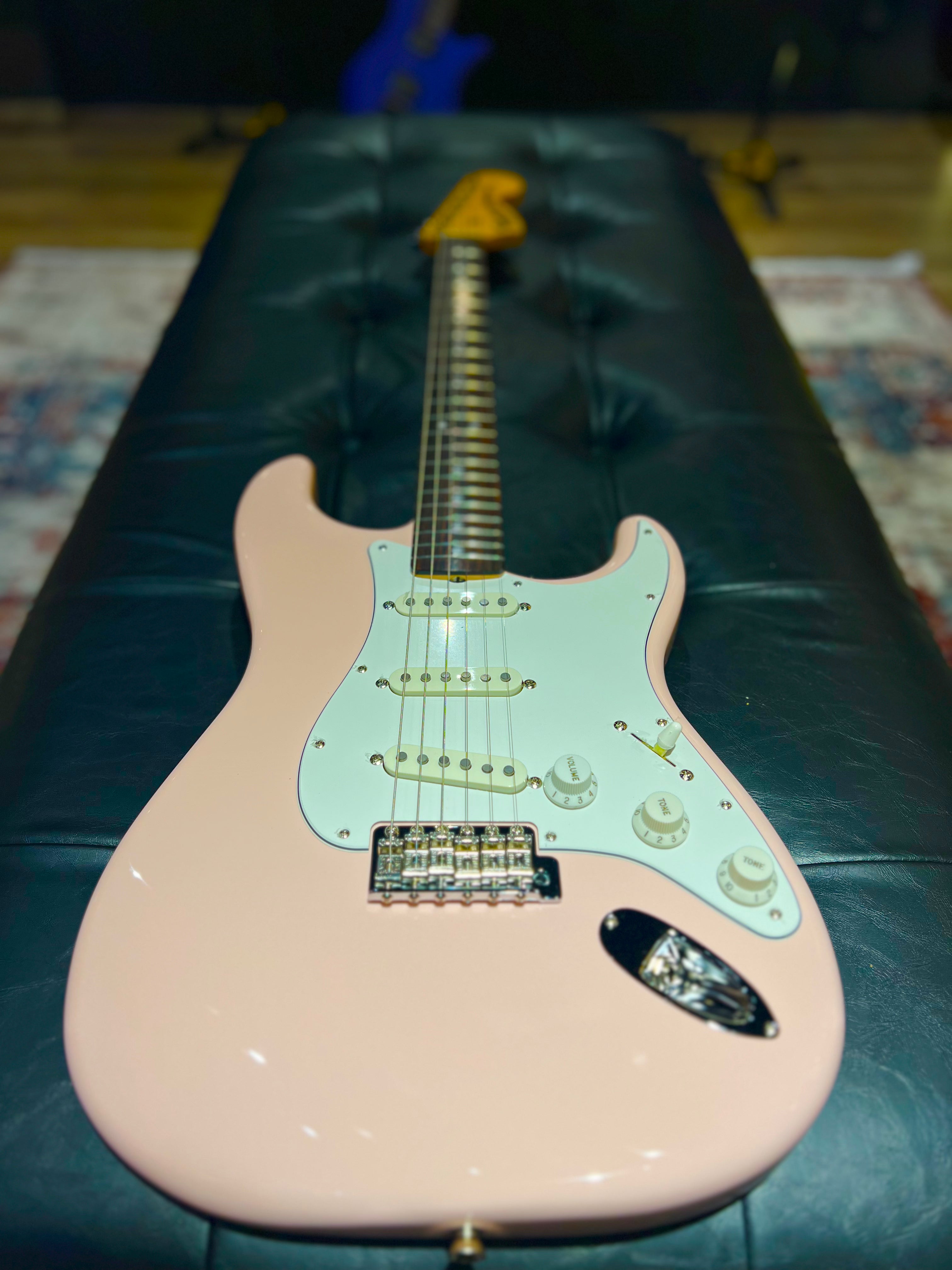 Fender Japan Traditional Late 60s Stratocaster Shell Pink