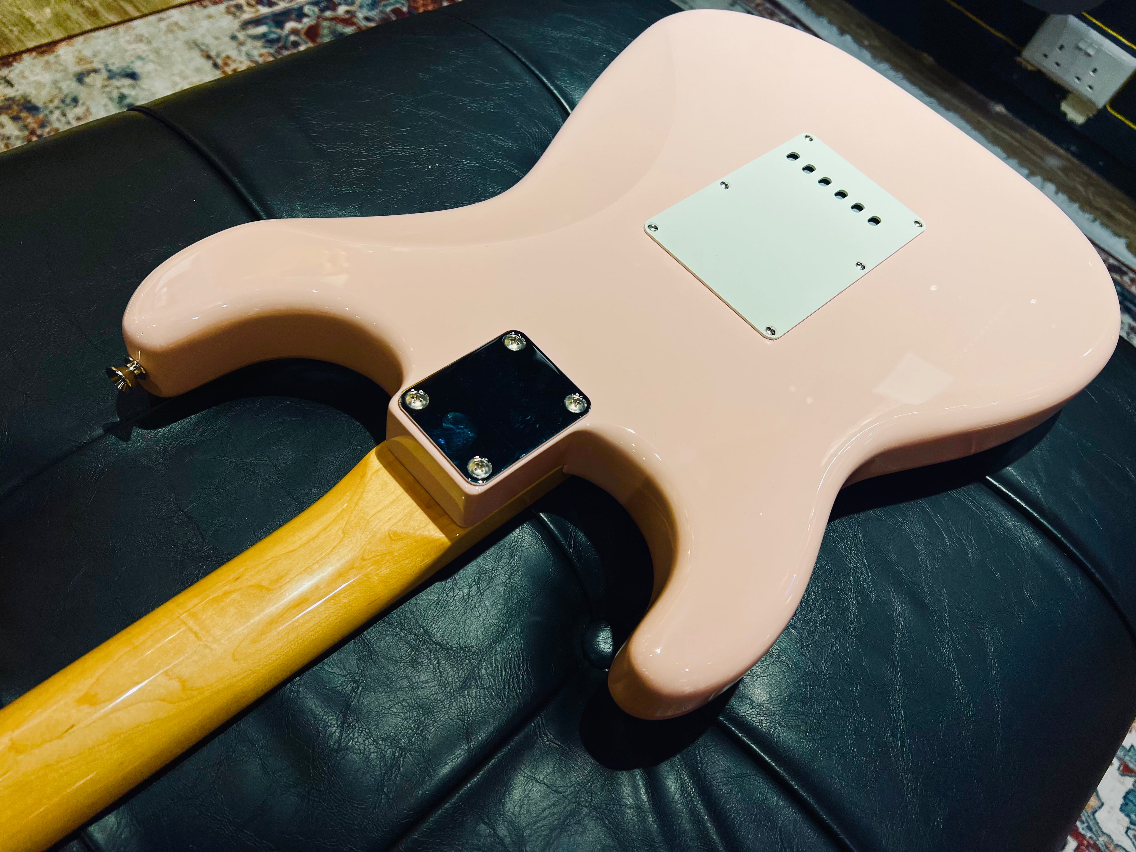 Fender Japan Traditional Late 60s Stratocaster Shell Pink