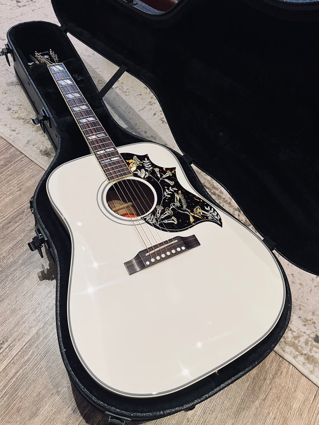 Gibson Hummingbird Custom Alpine White