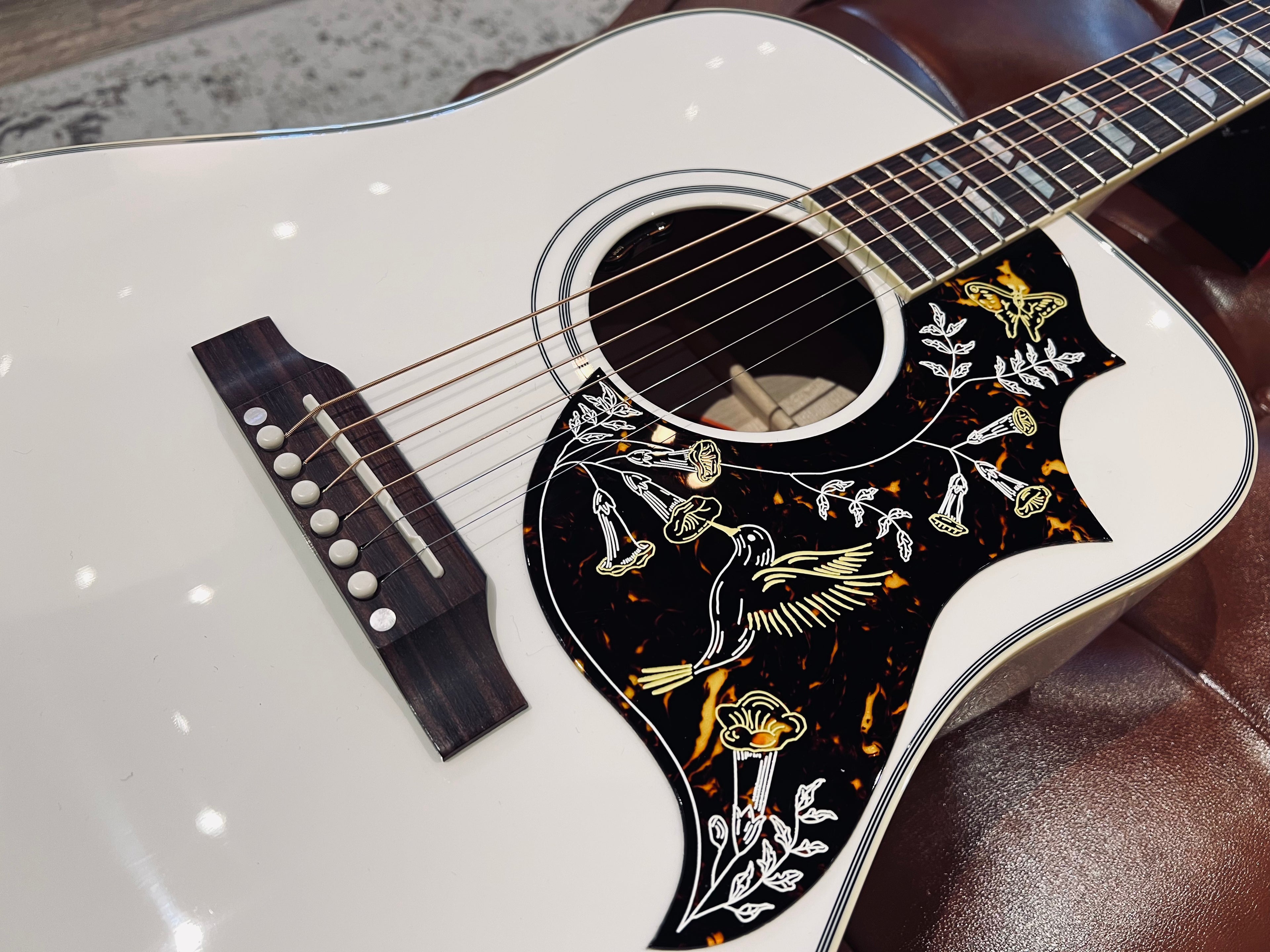 Gibson Hummingbird Custom Alpine White