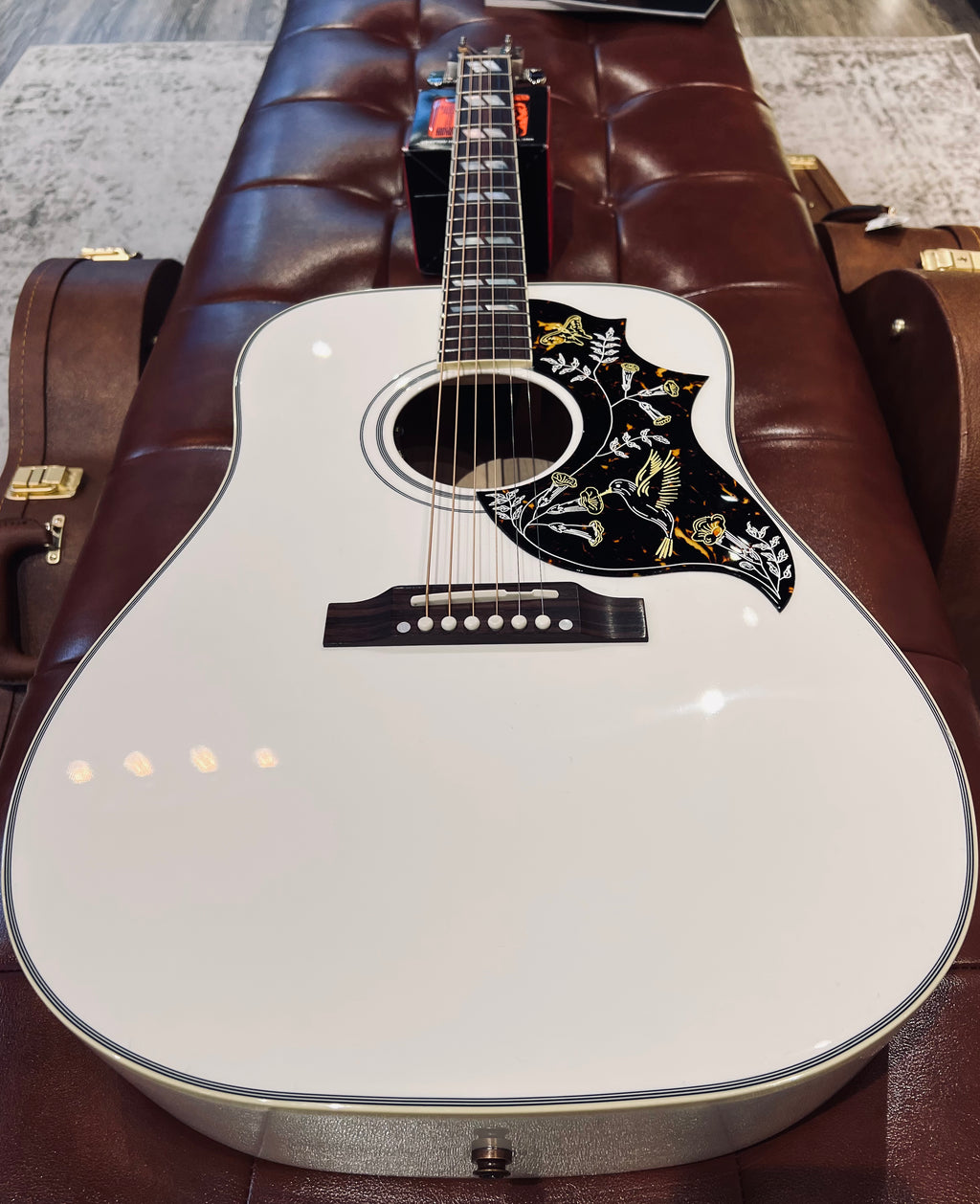 Gibson Hummingbird Custom Alpine White