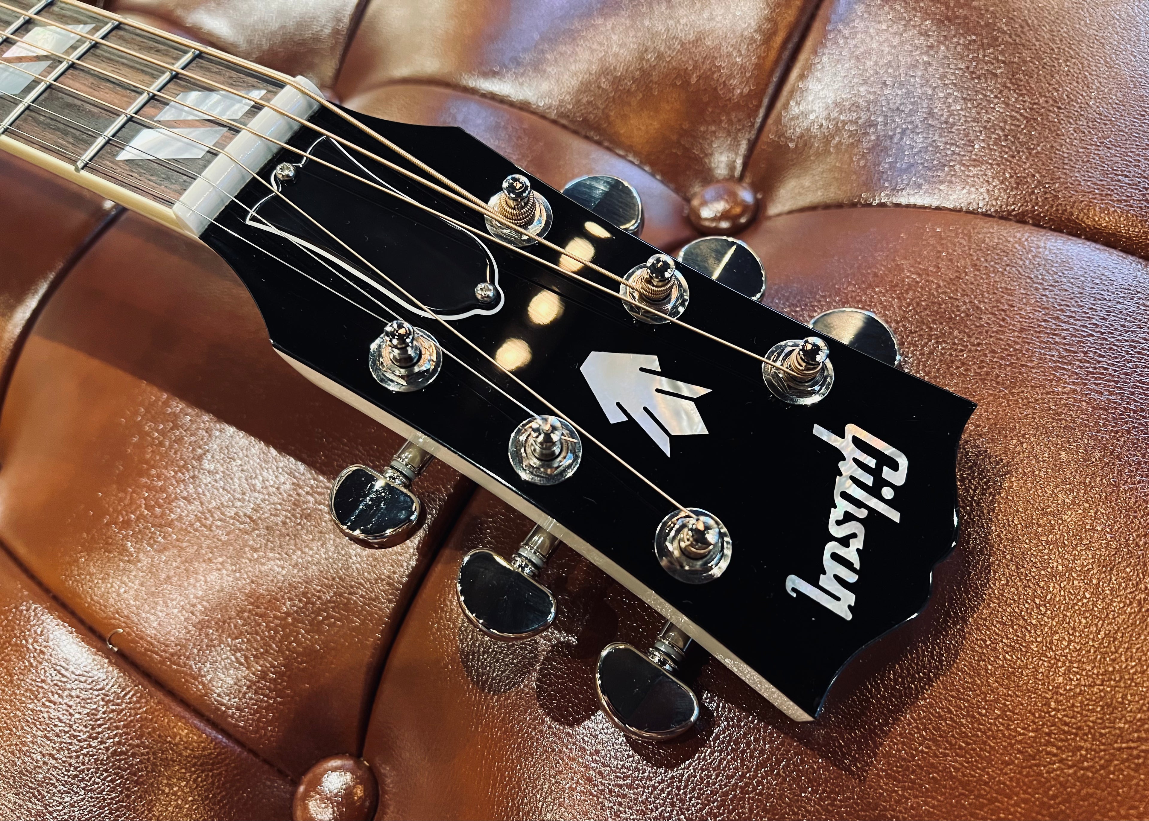 Gibson Hummingbird Custom Alpine White