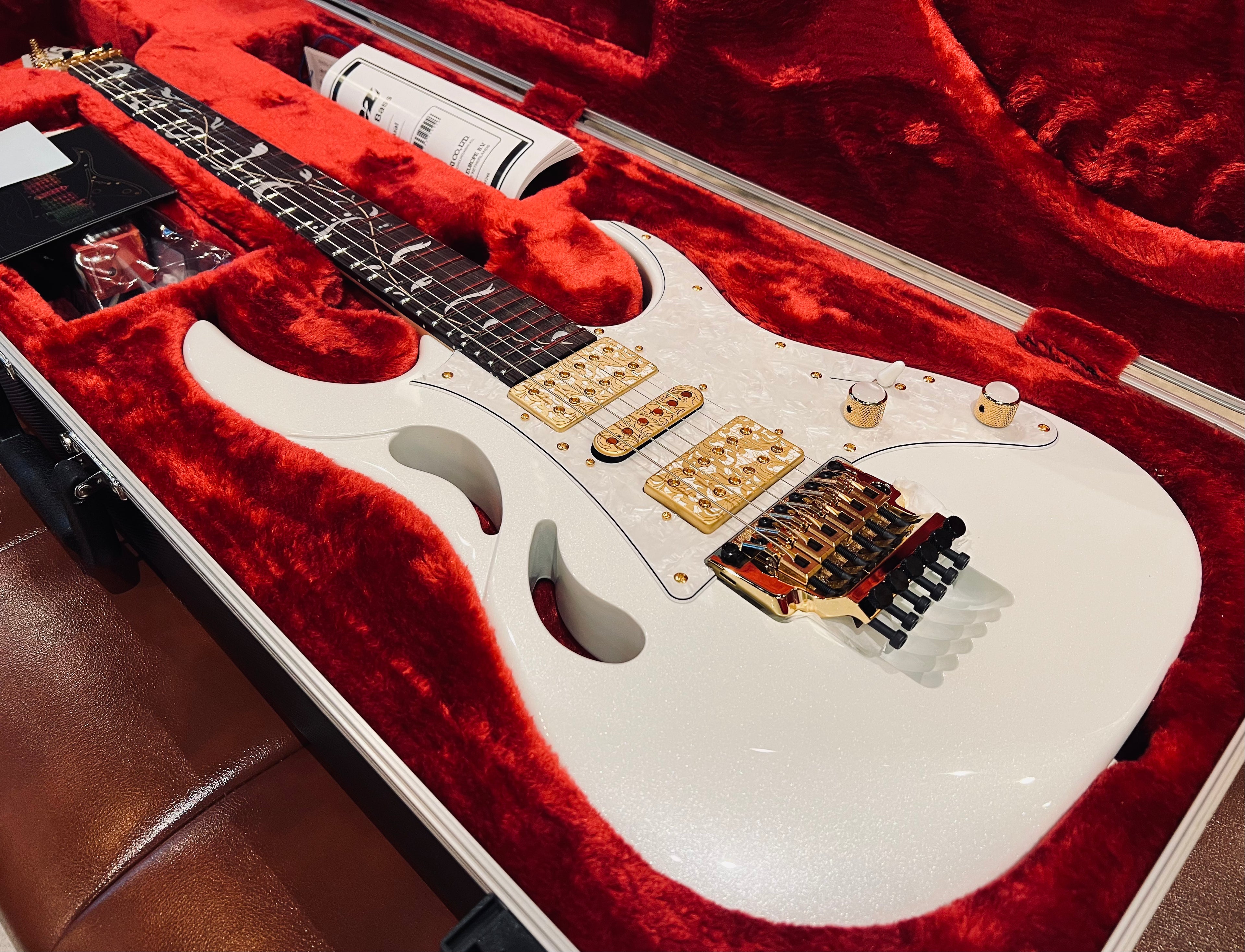 Ibanez PIA Stallion White