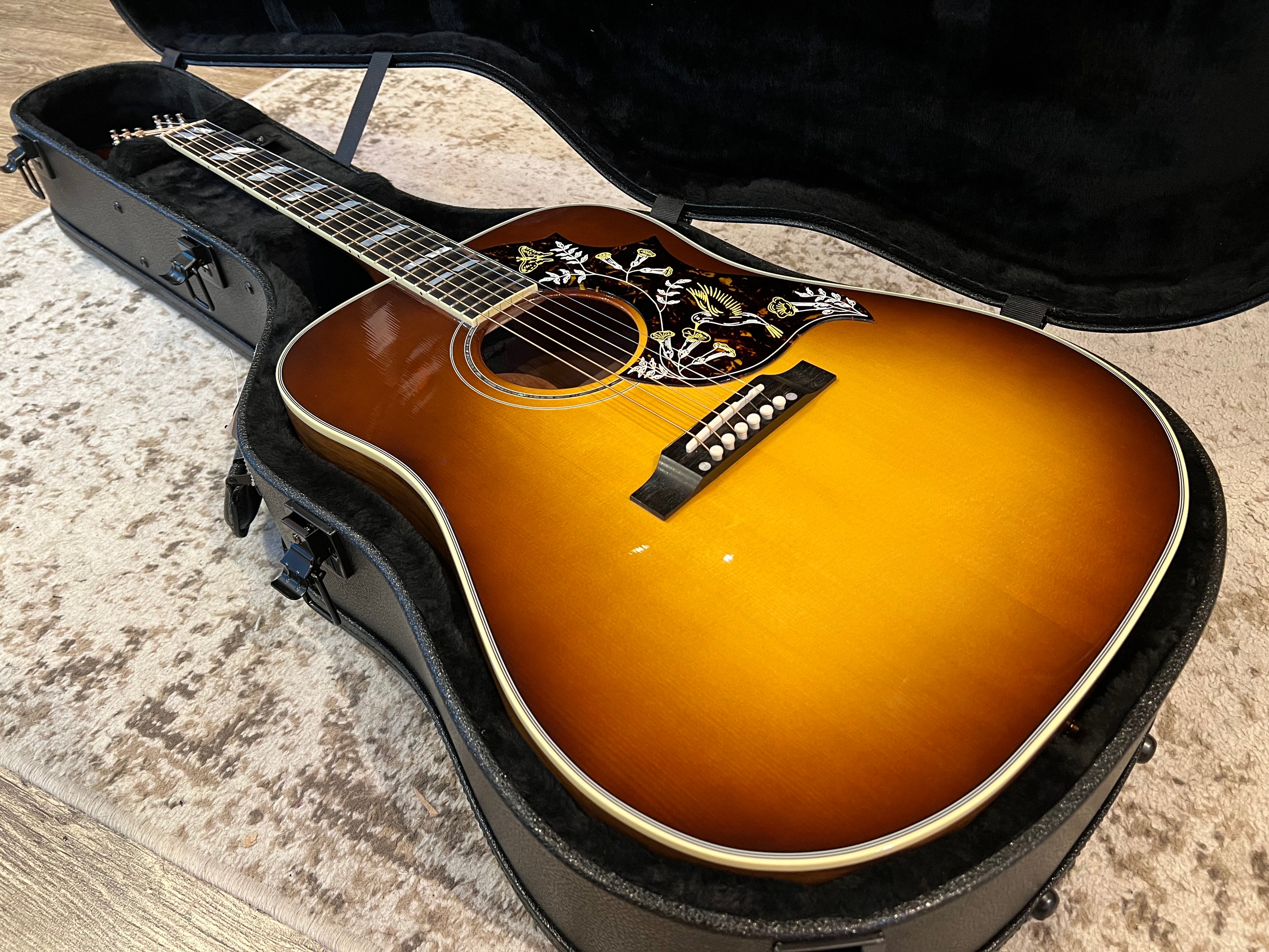 Gibson Hummingbird Custom Koa/Carpathian Spruce Honeyburst