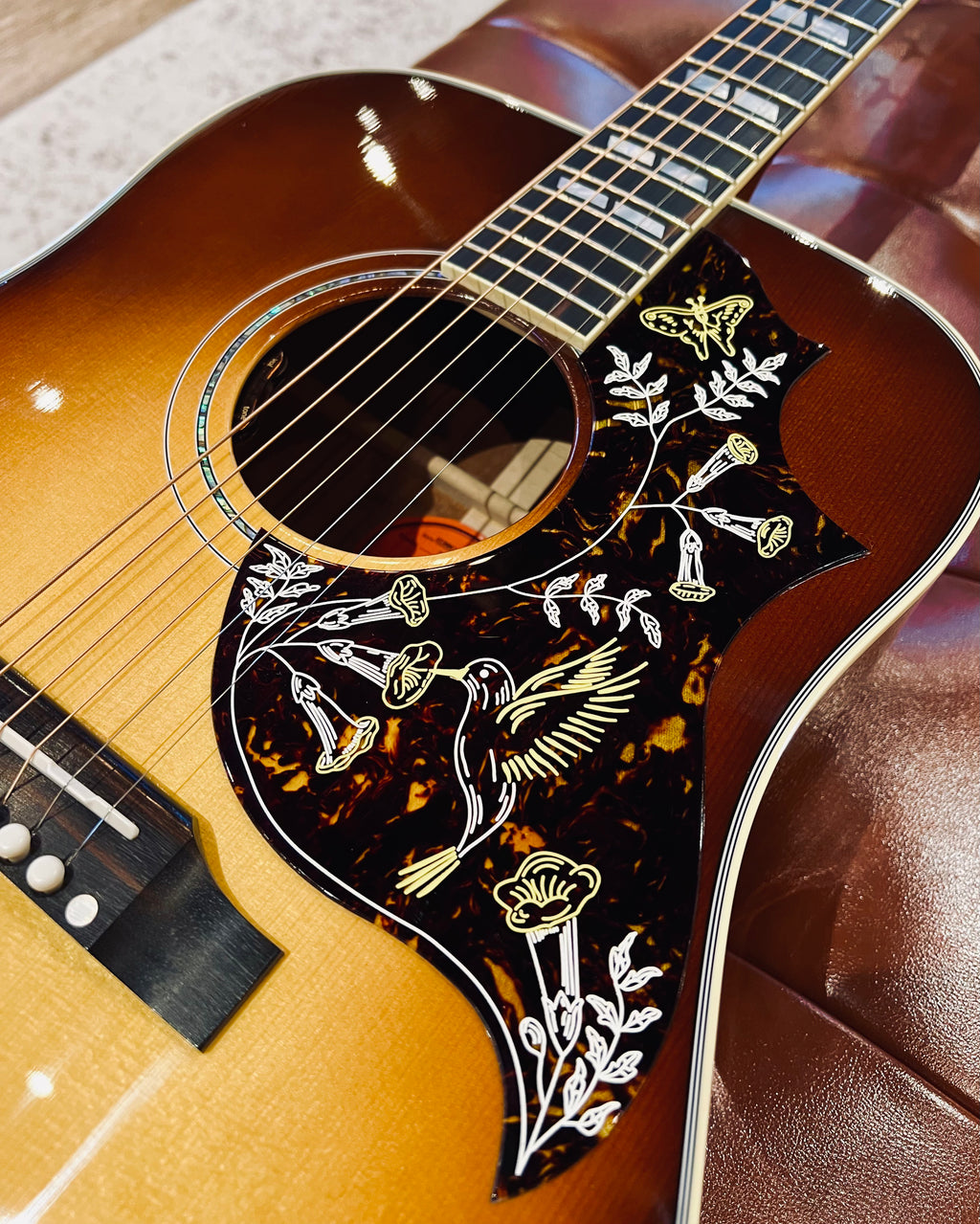 Gibson Hummingbird Custom Koa/Carpathian Spruce Honeyburst