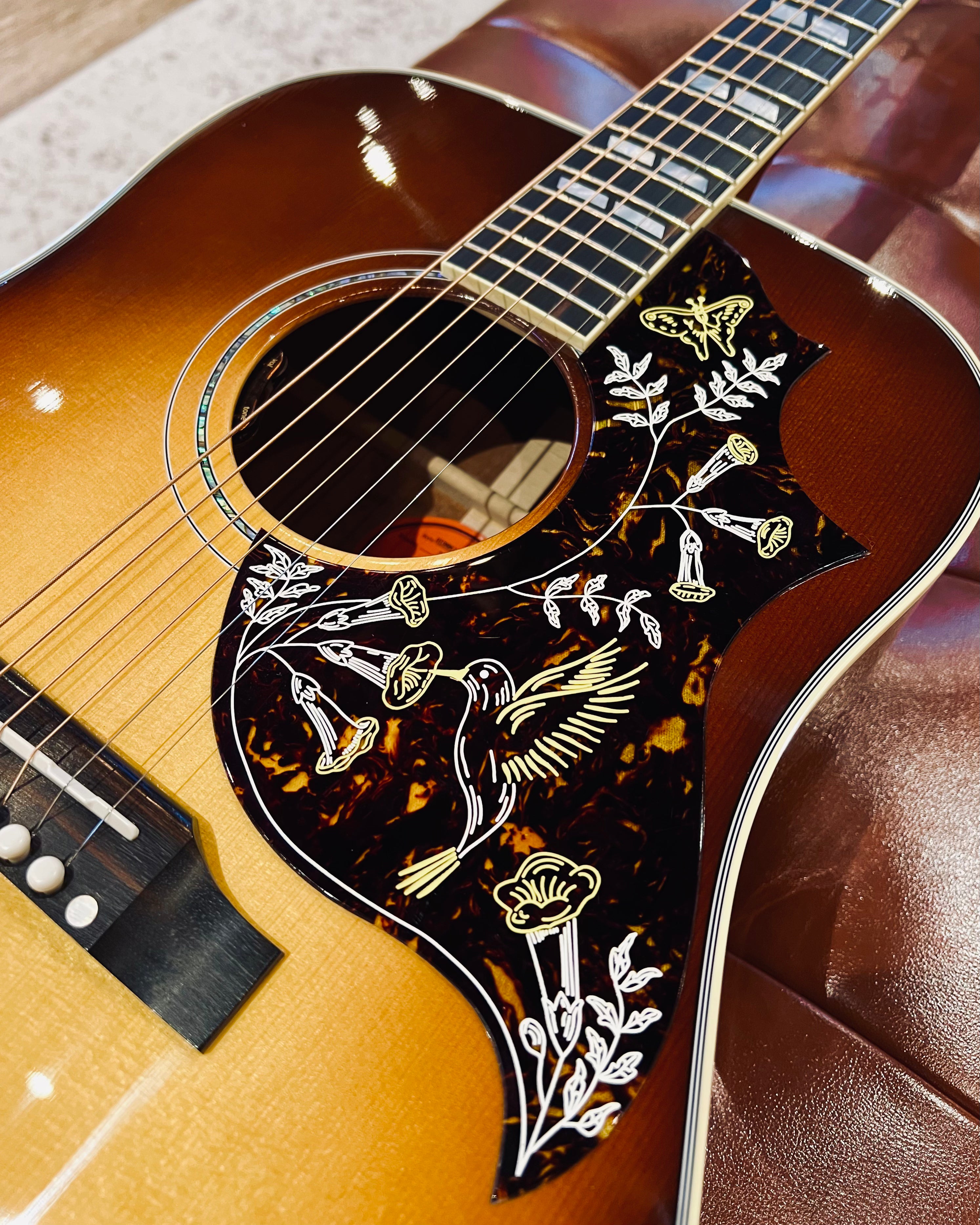 Gibson Hummingbird Custom Koa/Carpathian Spruce Honeyburst