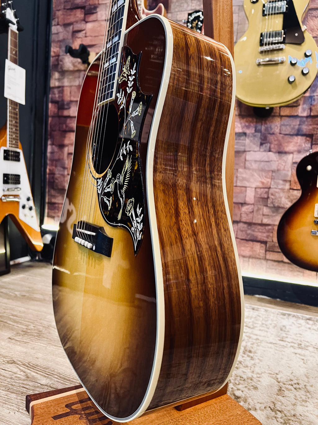 Gibson Hummingbird Custom Koa/Carpathian Spruce Honeyburst