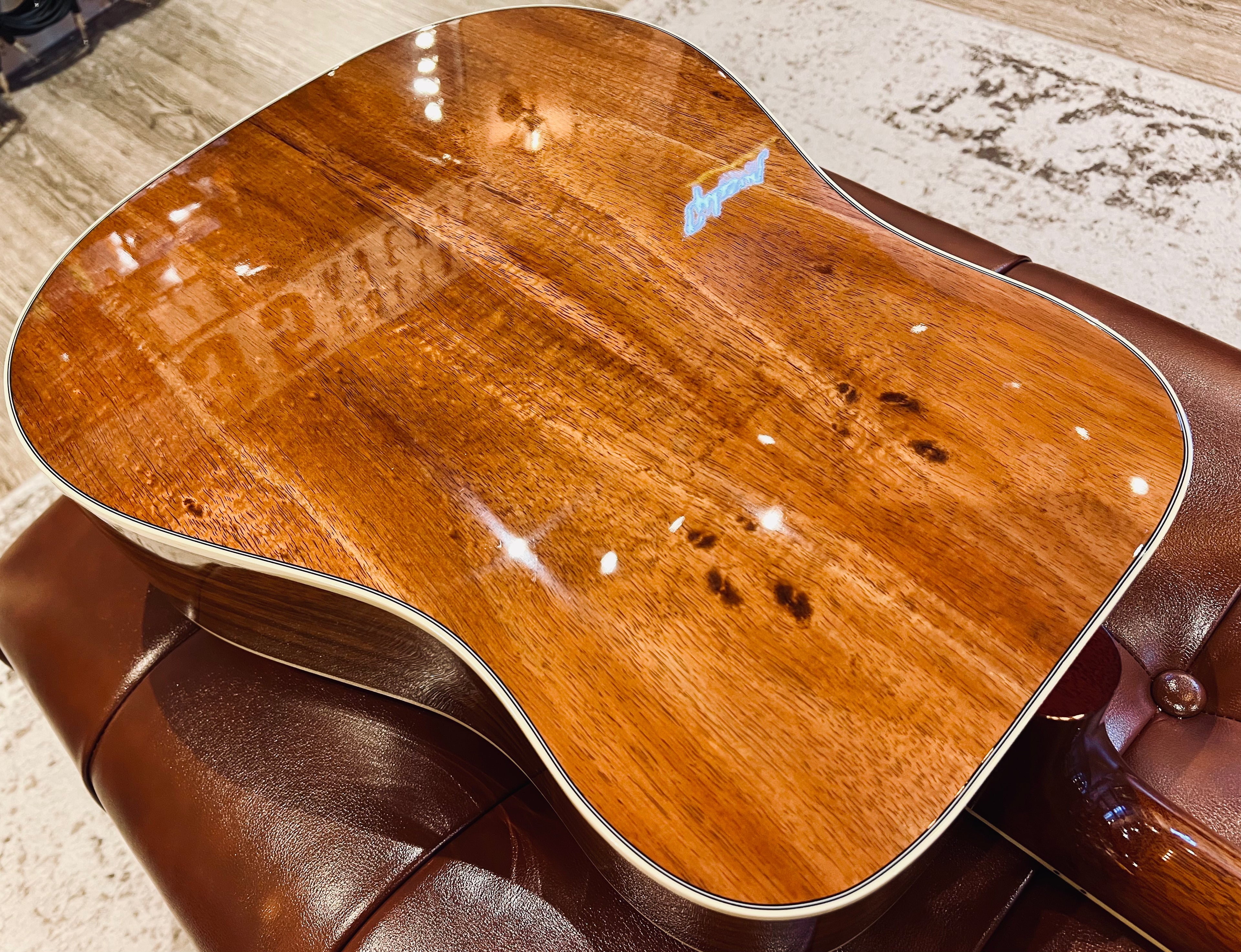 Gibson Hummingbird Custom Koa/Carpathian Spruce Honeyburst