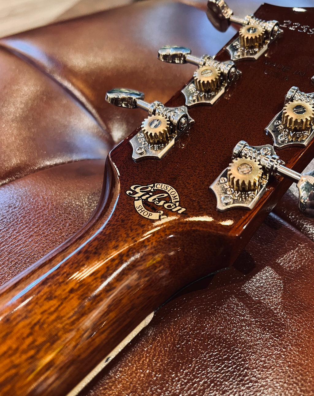 Gibson Hummingbird Custom Koa/Carpathian Spruce Honeyburst